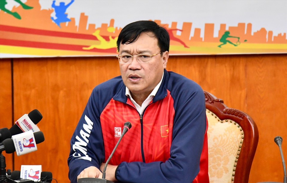 Tổng cục trưởng Tổng cục Thể dục thể thao cung cấp thông tin về kế hoạch lưu trú của đoàn thể thao Việt Nam. Ảnh: Tổng cục TDTT