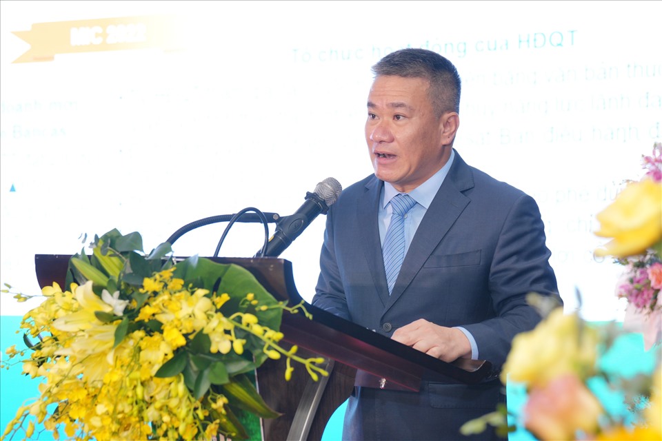 Chủ tịch Uông Đông Hưng cho biết nhờ thành công bước một chân vào VNPost, MIC hứa hẹn sẽ đem thêm hàng trăm tỉ vào doanh thu. Ảnh: MIC