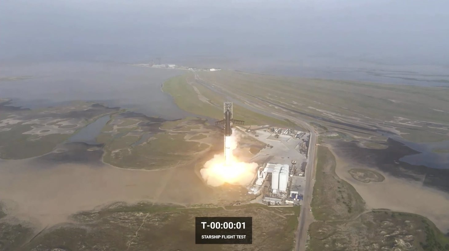 Quá trình phóng tên lửa Super Heavy. Ảnh: Twitter Elon Musk