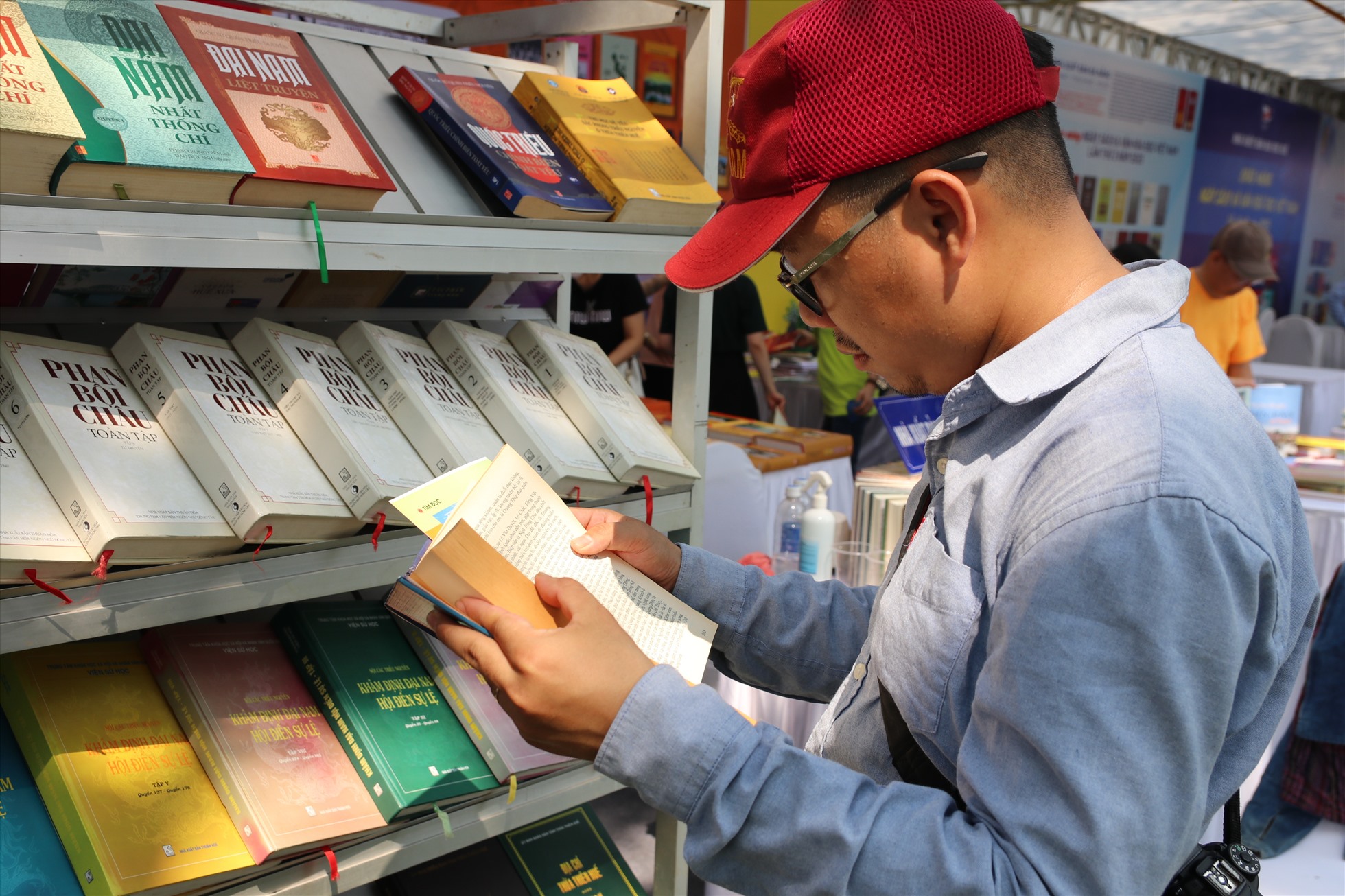 Với hai thông điệp “Sách: Nhận thức - Đổi mới - Sáng tạo” và “Sách cho tôi, cho bạn”, Ngày sách và Văn hóa đọc Việt Nam lần 2 năm 2023 sẽ có rất nhiều hoạt động, hình thức đa dạng.