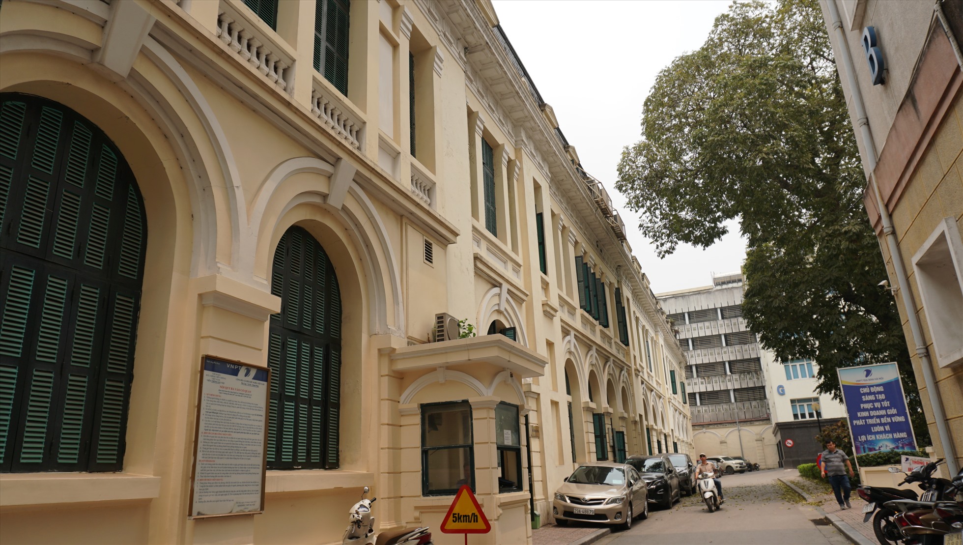 Trong hơn 100 năm lịch sử tồn tại của mình, Bưu điện Hà Nội đã trải qua nhiều biến cố lịch sử nhưng vẫn giữ được những nét kiến trúc nguyên bản.