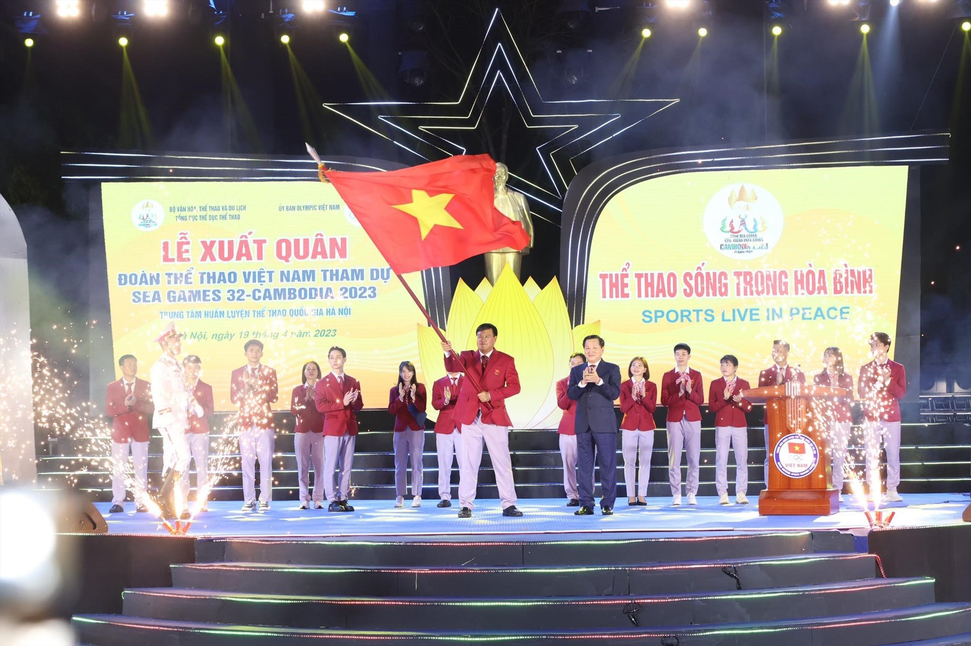 Đoàn thể thao Việt Nam tổ chức lễ xuất quân hôm 19.4. Ảnh: Bùi Lượng