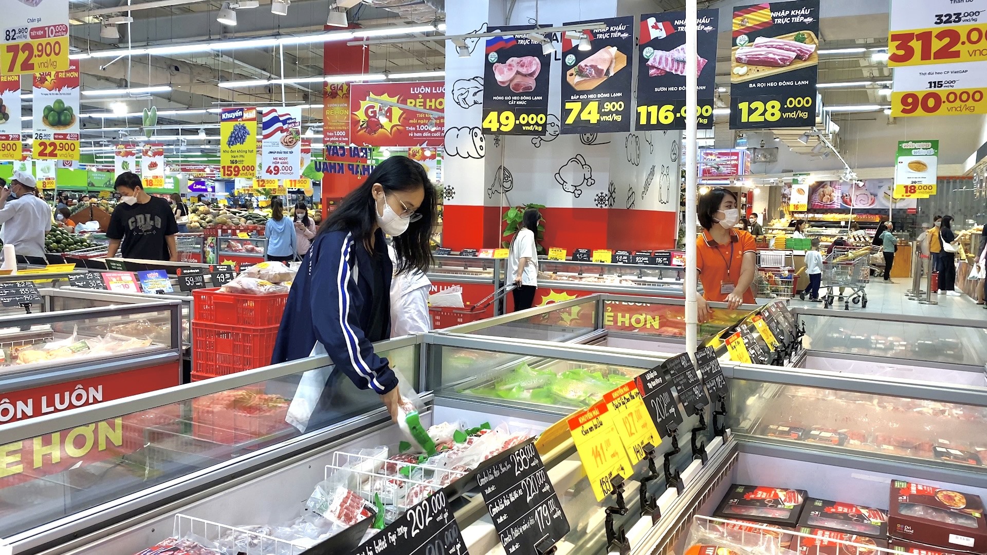 Thịt bò đông lạnh nhập khẩu từ Mỹ, Úc rất phổ biến tại thị trường Việt Nam. Ảnh: Bảo Thoa