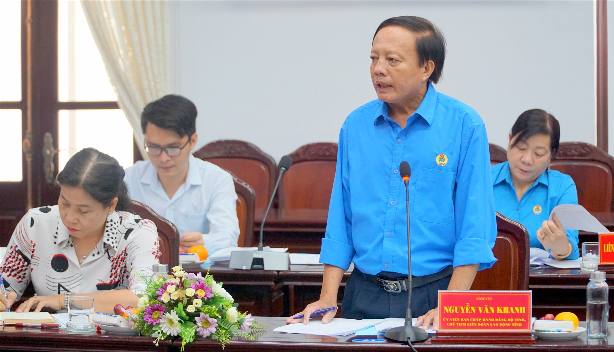 Chủ tịch LĐLĐ tỉnh Bạc Liêu Nguyễn Văn Khanh phát biểu giải trình thêm báo cáo với Đoàn khảo sát. Ảnh: Nhật Hồ