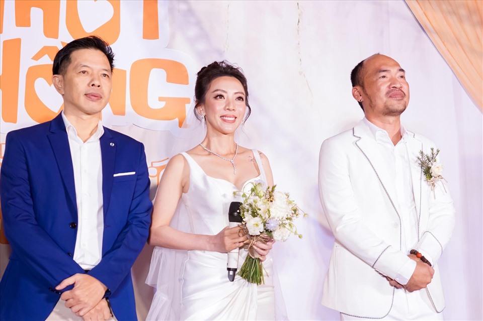Vợ chồng Thu Trang - Tiến Luật hoá trang cô dâu, chú rể để tái hiện vai diễn trong bộ phim mới ra mắt. Ảnh: Nhân vật cung cấp