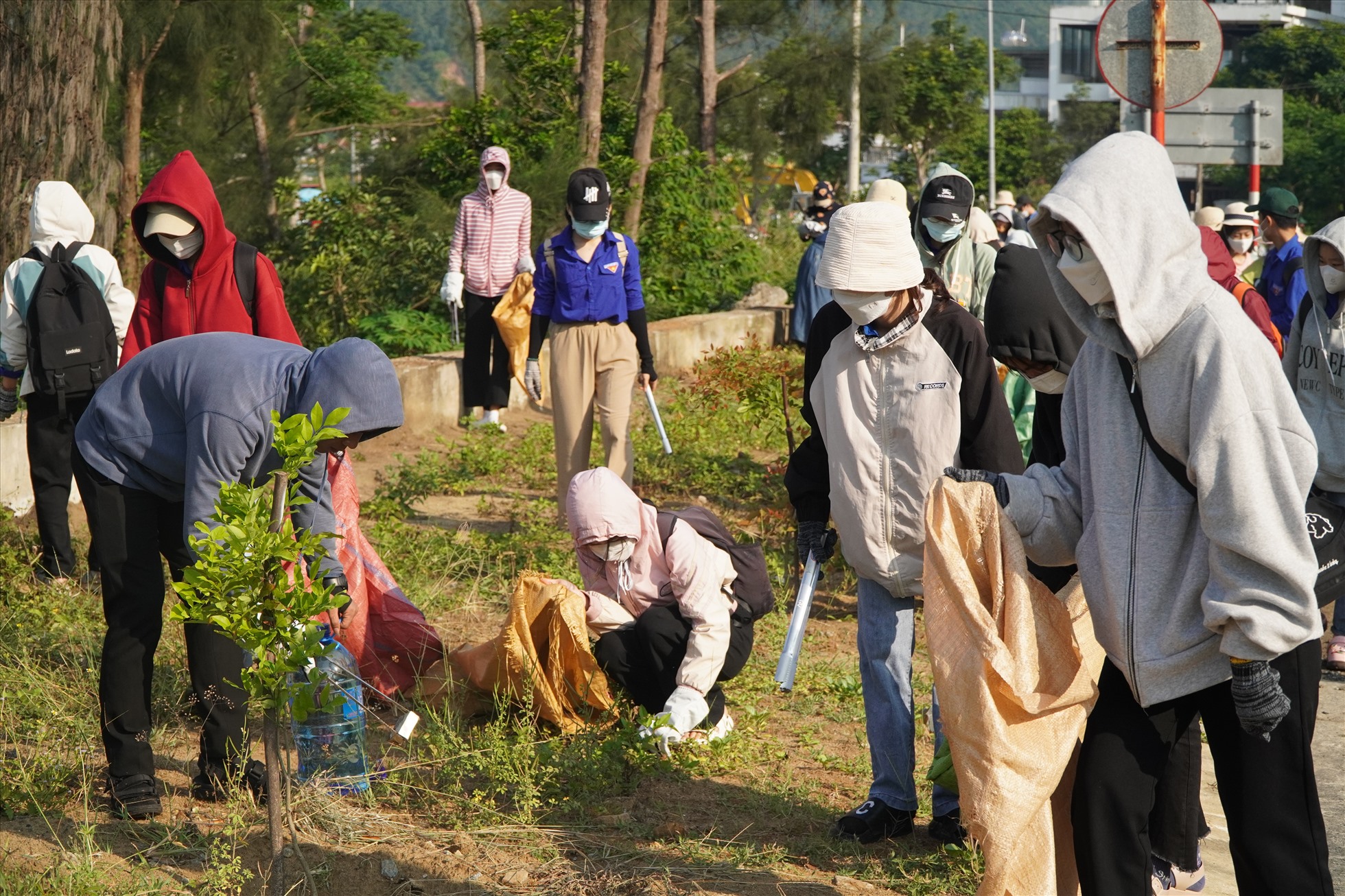 Sự kiện “Clean up Son Tra – Vì một Sơn Trà Xanh” ngày 22.4 là chương trình dọn rác làm sạch bán đảo Sơn Trà lần thứ 2 của năm.