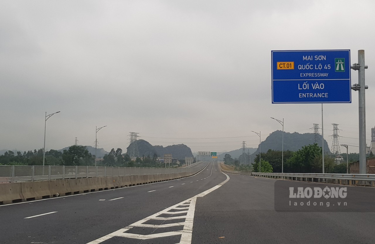 Lối vào cao tốc Mai Sơn - QL45 tại thành phố Tam Điệp (Ninh Bình). Ảnh: Diệu Anh