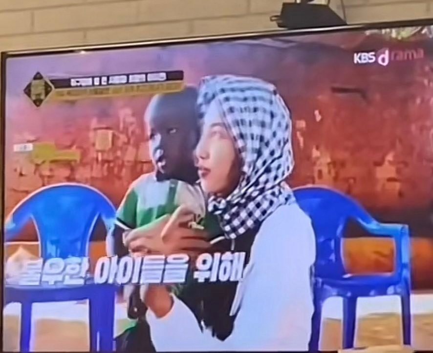 Khoảnh khắc đăng quang của Thuỳ Tiên và chuyến từ thiện tại châu Phi của Thuỳ Tiên được điểm lại trên đài KBS Hàn Quốc. Ảnh: Chụp màn hình.