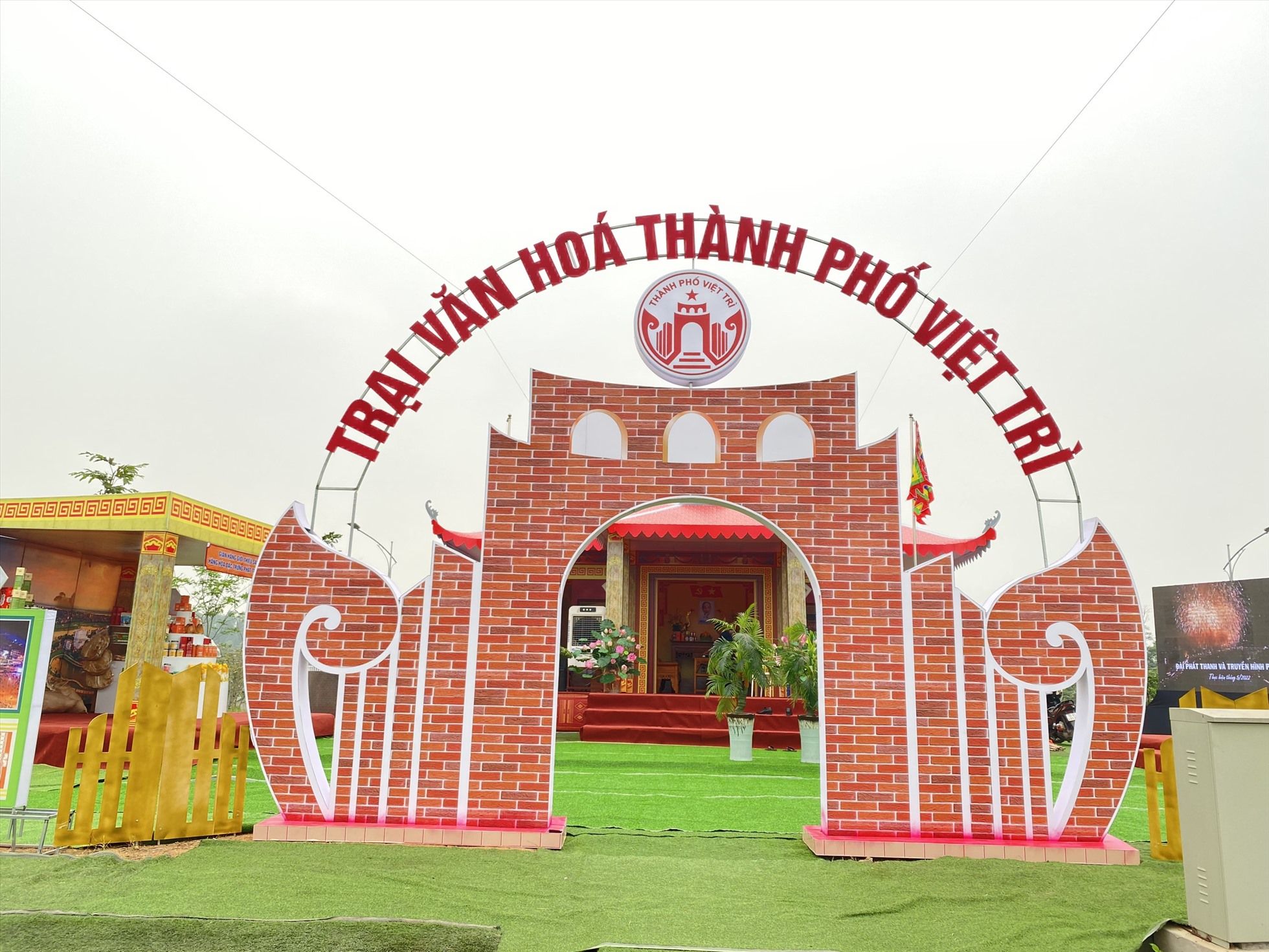 Mỗi hội trại mang một phong cách rất riêng từ kiến trúc truyền thống đến hiện đại.