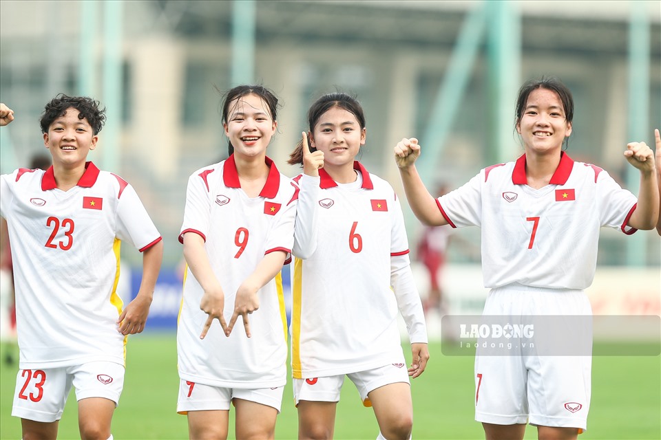 U17 nữ Việt Nam dẫn trước U17 nữ Palestine với tỉ số 3-0 trong hiệp 1. Ảnh: Minh Quân