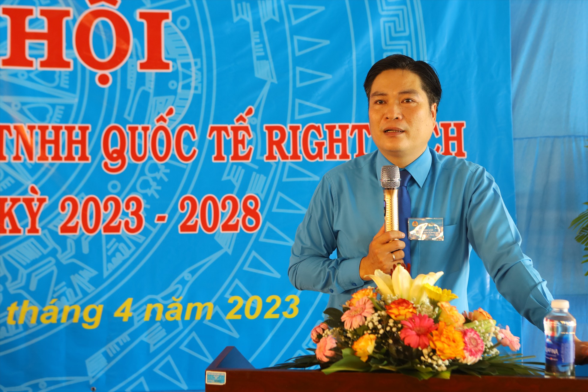 Đồng chí Trần Duy Thanh, chủ tịch Công đoàn Các Khu Công Nghiệp tỉnh phát biểu tại đại hội. Ảnh: Duy Tuấn