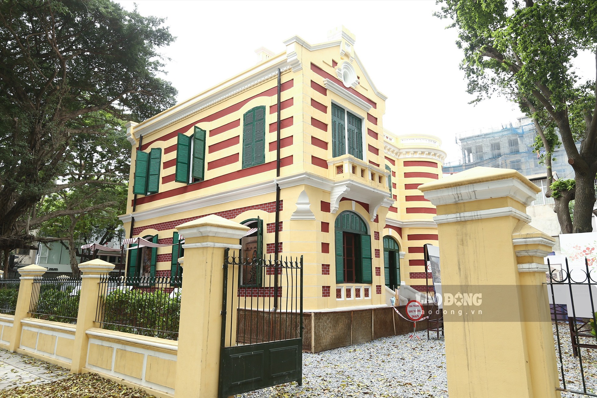 Ngôi biệt thự cổ số 49 Trần Hưng Đạo (Hoàn Kiếm, Hà Nội) đã cơ bản hoàn thành các hạng mục lớn sau 1 năm trùng tu. Ảnh: Minh Quân