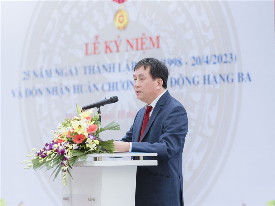 Ông Phan Văn Bản - Chủ tịch Công đoàn Công Thương Việt Nam phát biểu tại buổi lễ. Ảnh: Lan Phương