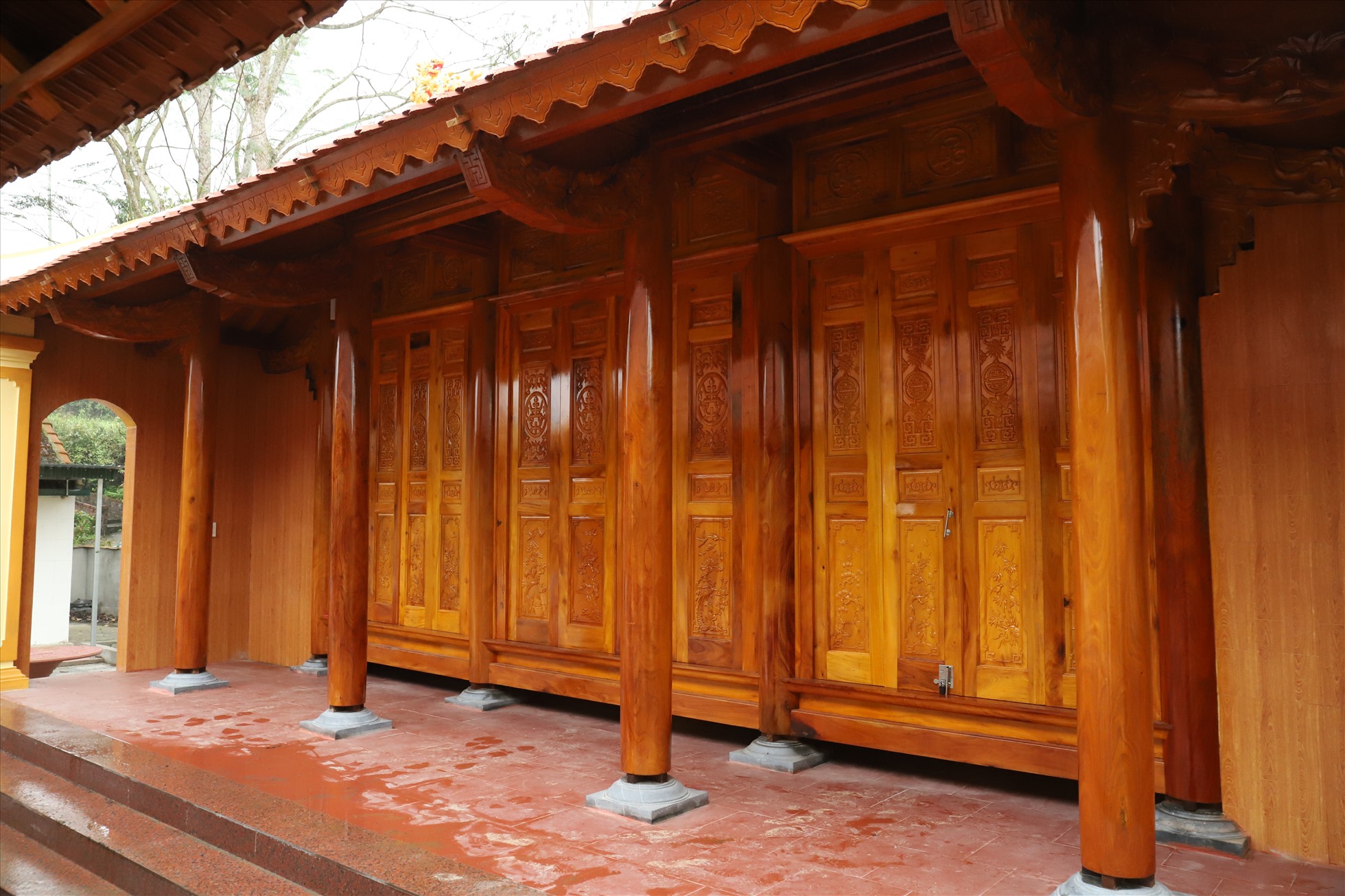 Cơ sở sản xuất đồ gỗ Long Giang nổi tiếng với các sản phẩm nhà thờ. Ảnh: Sỹ Thông