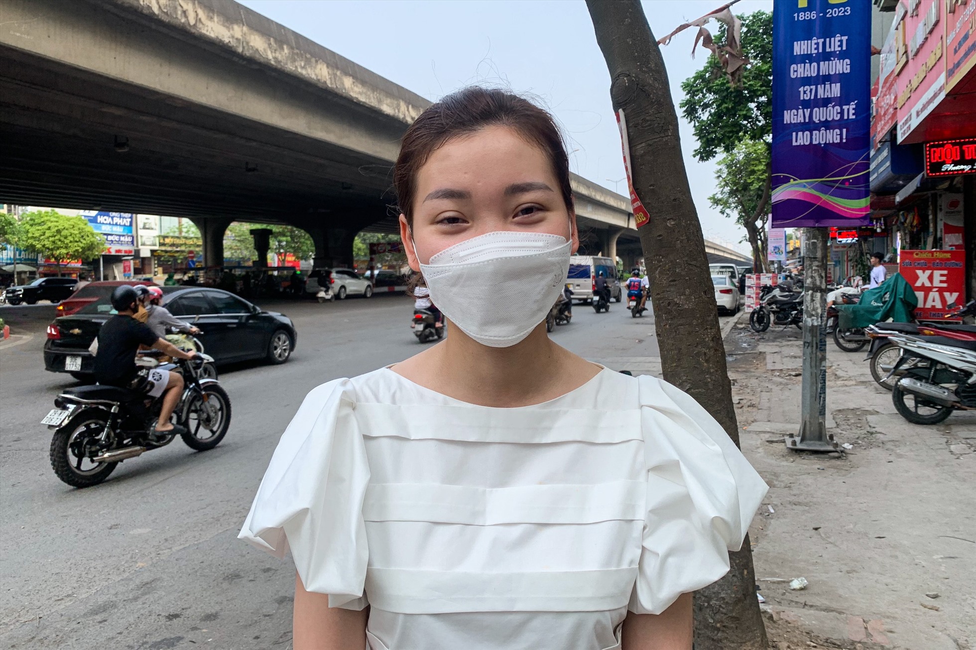Chị Trần Thu Quỳnh chia sẻ về tình trạng rác thải bừa bãi ở Hà Nội. Ảnh: Thu Hiền