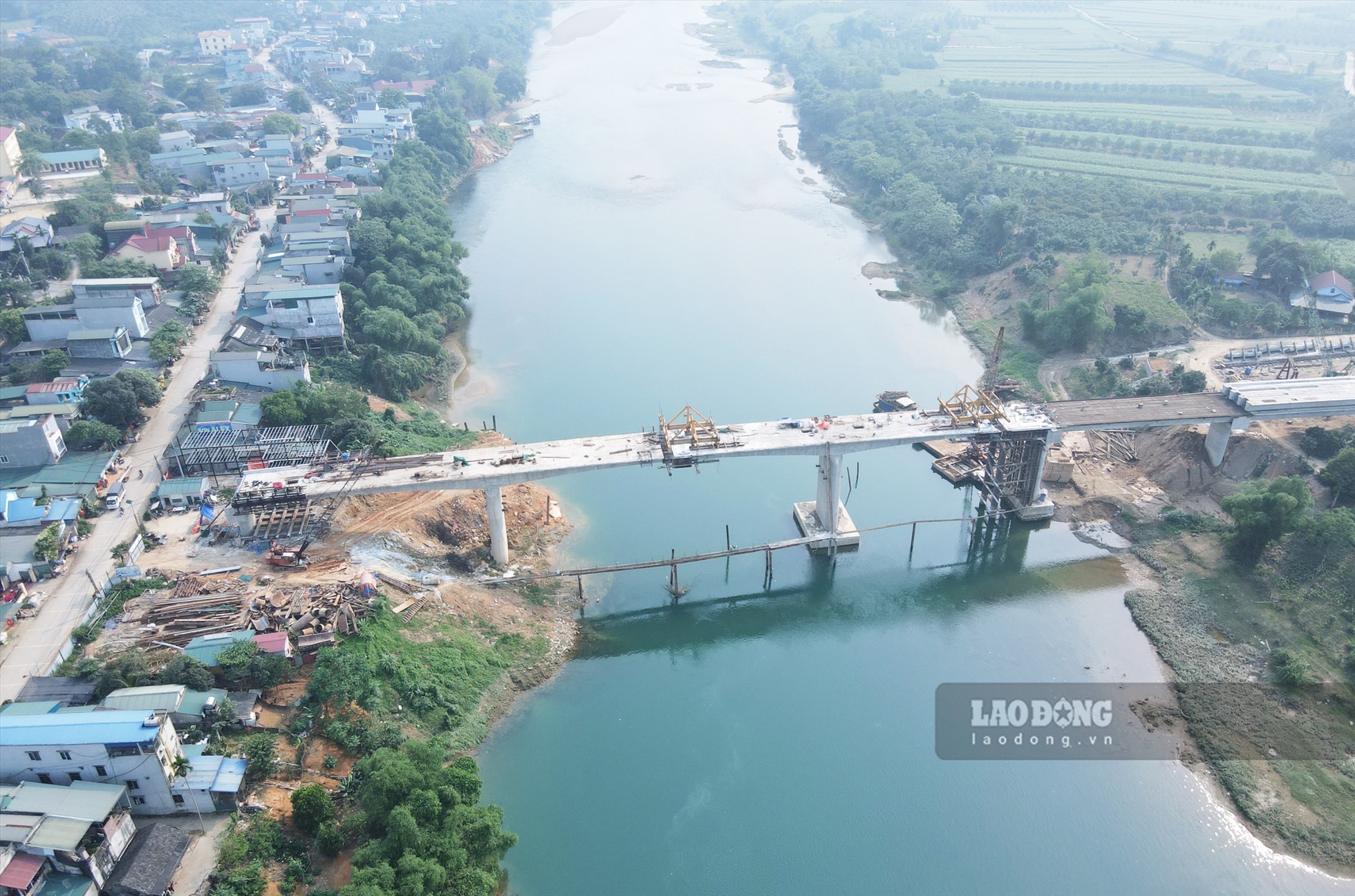 Dự án cầu Xuân Vân bắc qua sông Gầm được khởi công từ tháng 11.2021 với tổng mức đầu tư hơn 2.70 tỉ đồng.  Đây là công trình cấp II, có chiều dài cầu gần 300 m. Đường dẫn hai đầu cầu dài trên 1.900m. Công trình được xây dựng sẽ tăng cường khả năng kết nối, giao lưu giữa các xã hai bên bờ sông Gâm và vùng lân cận.