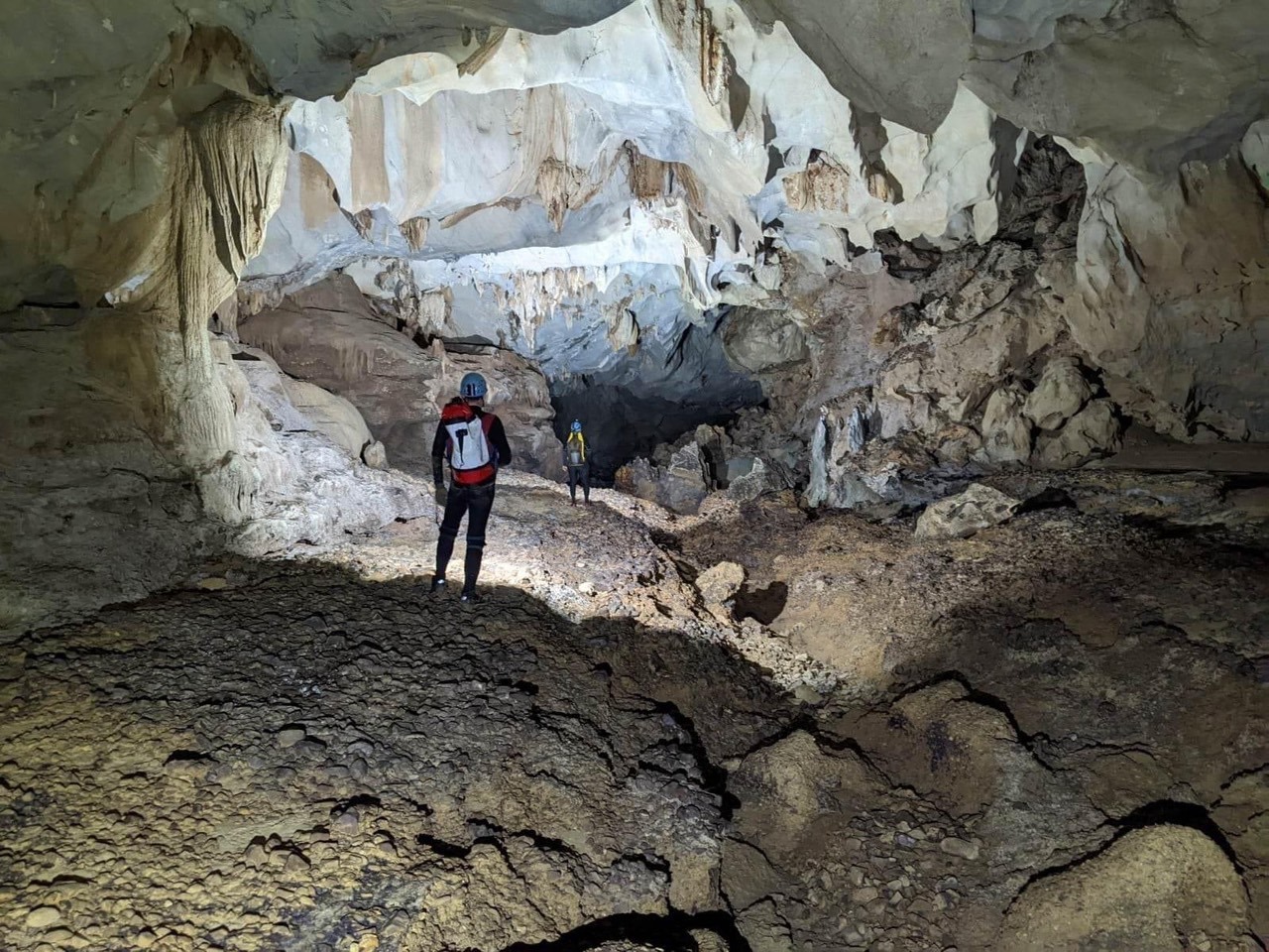 Các hang vừa mới phát hiện tại Quảng Bình rất đẹp và hoang sơ. Ảnh: Hiệp hội Hang động Hoàng gia Anh