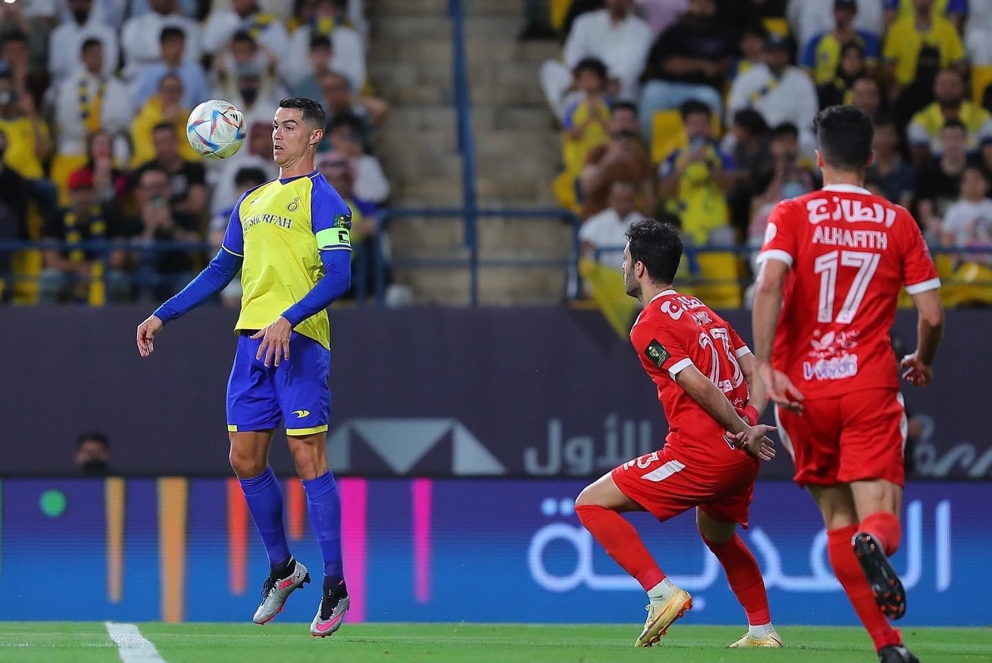 Ronaldo vô duyên trước khung thành của Al Wehda.  Ảnh: CLB Al Nassr