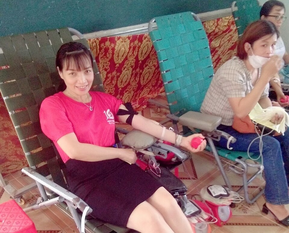 Chị Thuyết năm nay 41 tuổi nhưng đã có 45 lần hiến máu cứu người. Ảnh: Bảo Trọng