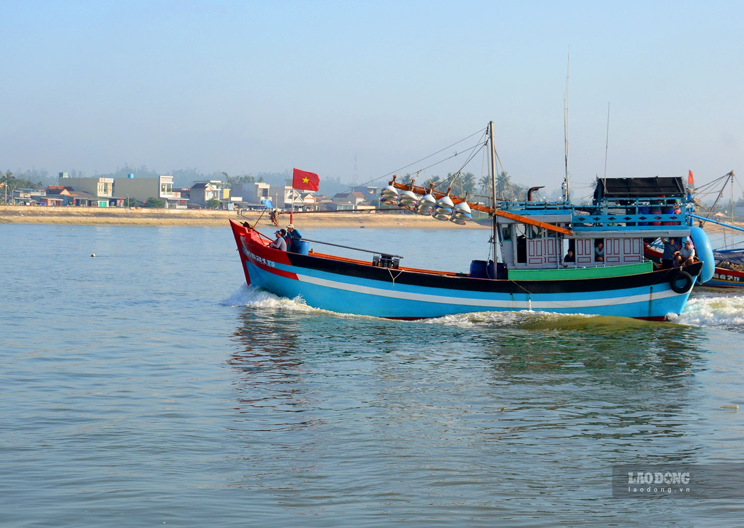 Quảng Ngãi hiện có hơn 200 tàu chuyên khai thác cá chuồn ở vùng biển xa bờ. Ảnh: Ngọc Viên