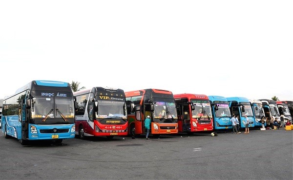 Phương tiện vận chuyển hành khách tại tỉnh Cà Mau sẵn sàng đưa, đón khách dịp lễ 30 tháng 4. Ảnh: Nhật Hồ
