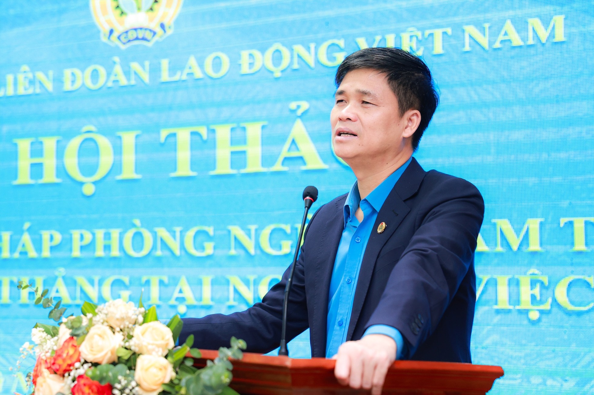 Ông Ngọ Duy Hiểu - Phó Chủ tịch Tổng Liên đoàn Lao động Việt Nam - phát biểu tại hội thảo. Ảnh: Hải Nguyễn