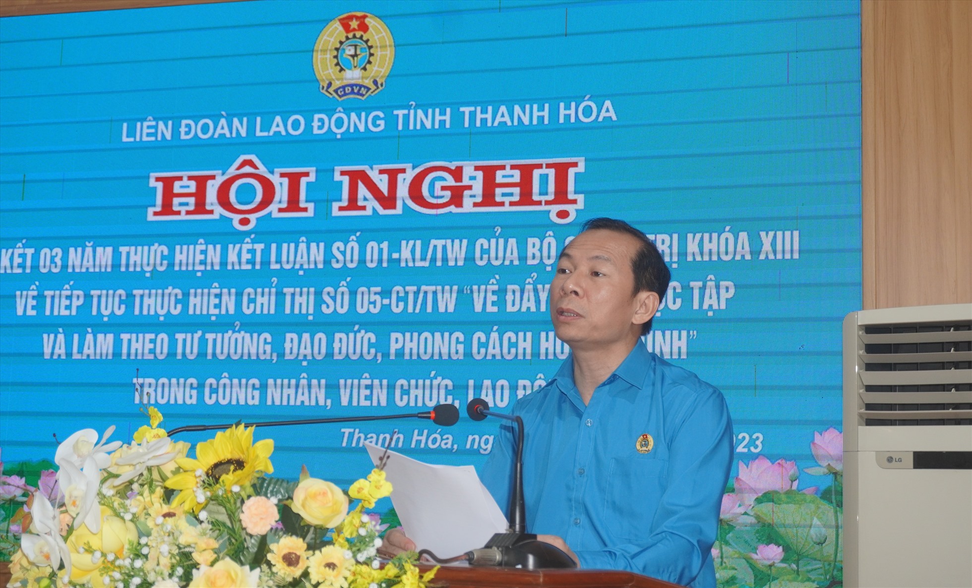 Đồng chí Võ Mạnh Sơn - Chủ tịch LĐLĐ tỉnh Thanh Hóa phát biểu khai mạc hội nghị. Ảnh: Quách Du