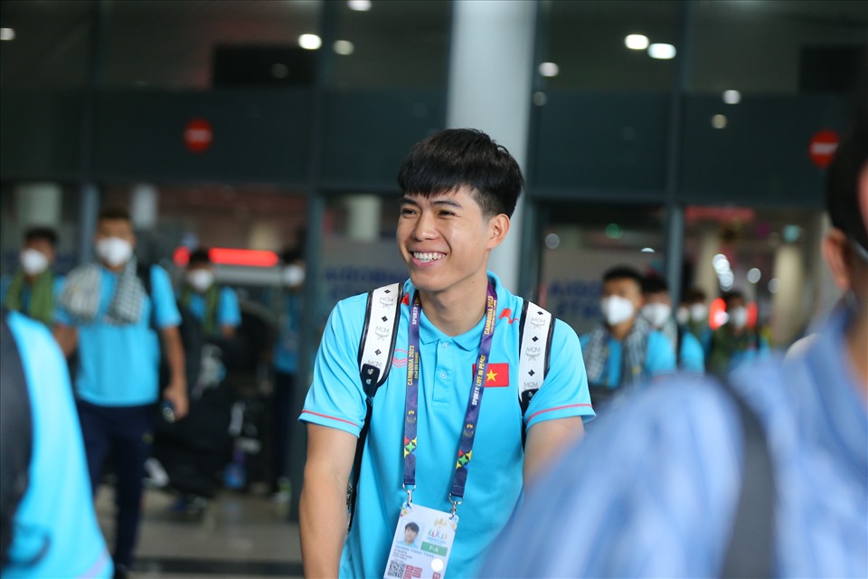Các cầu thủ U22 Việt Nam vẫn giữ tinh thần thoải mái sau chuyến bay.