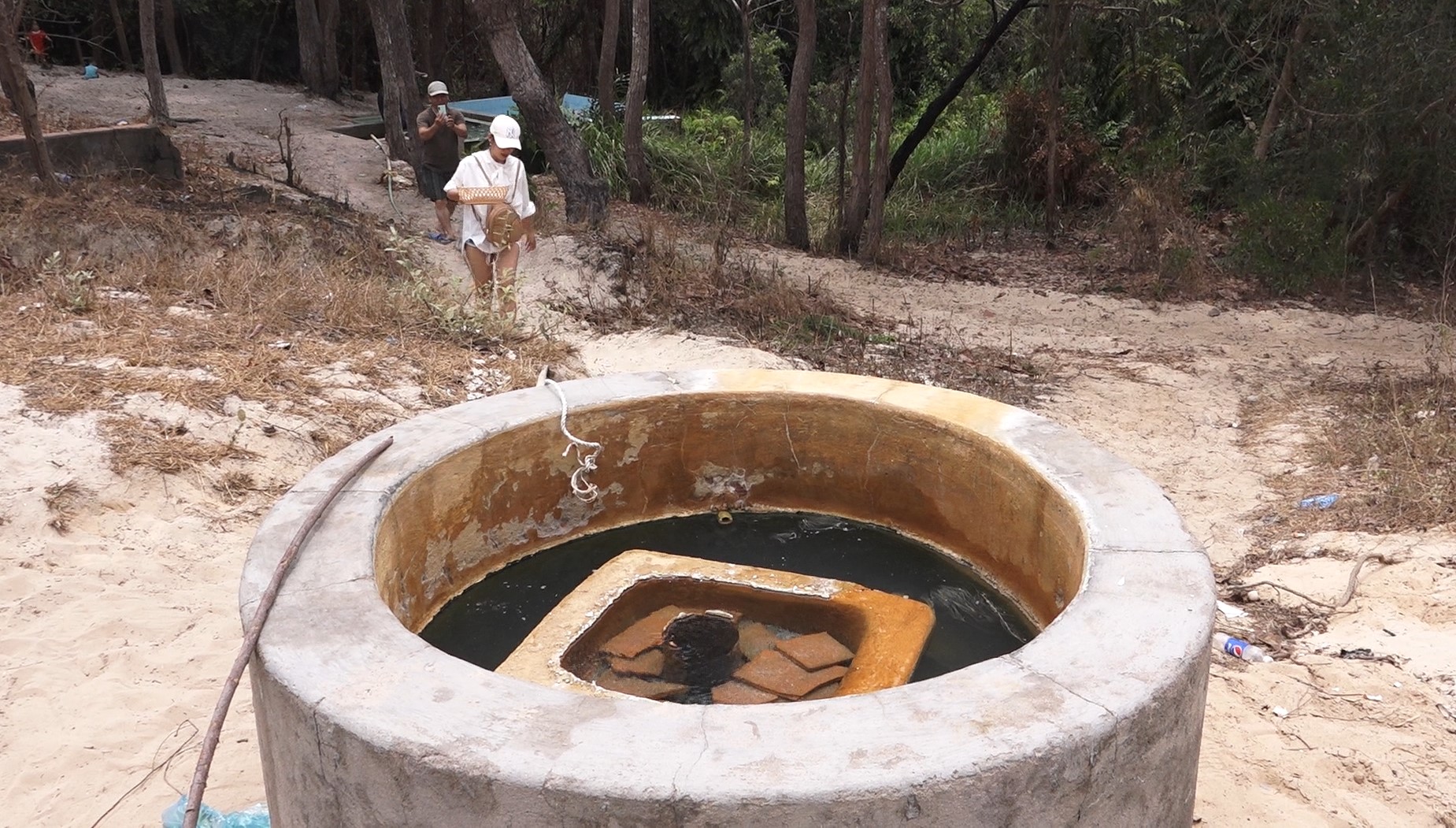 Luộc trứng, tắm suối nước nóng giữa rừng bảo tồn ở Bình Thuận - 1
