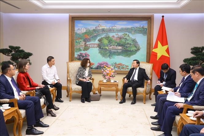 Phó Thủ tướng Trần Hồng Hà mong muốn Ngân hàng Thế giới tiếp tục quan tâm, hỗ trợ cho các dự án trung hòa, hấp thụ carbon thông qua trồng rừng, giảm phát thải trong sản xuất nông nghiệp ở Việt Nam. Ảnh: TTXVN