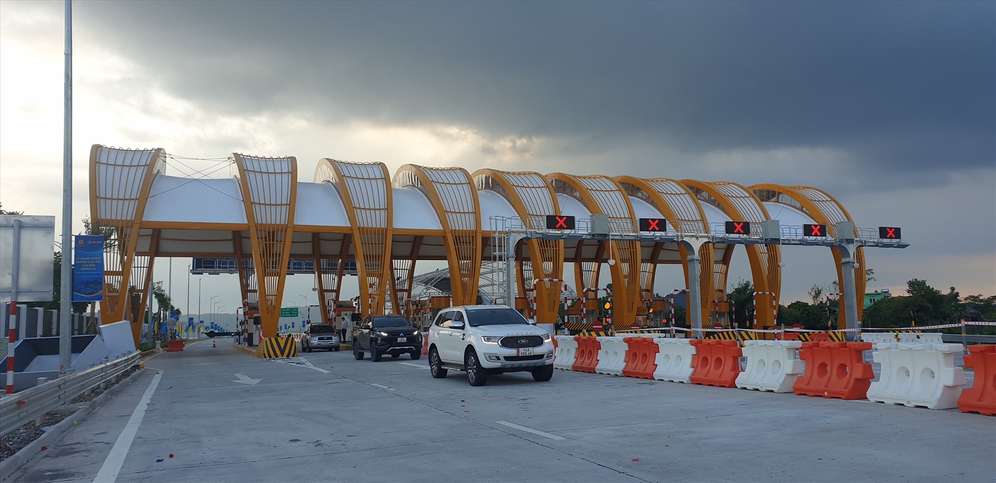 Trạm thu phí B.O.T Tiên Yên trên cao tốc Vân Đồn - Móng Cái. Ảnh: Nguyễn Hùng