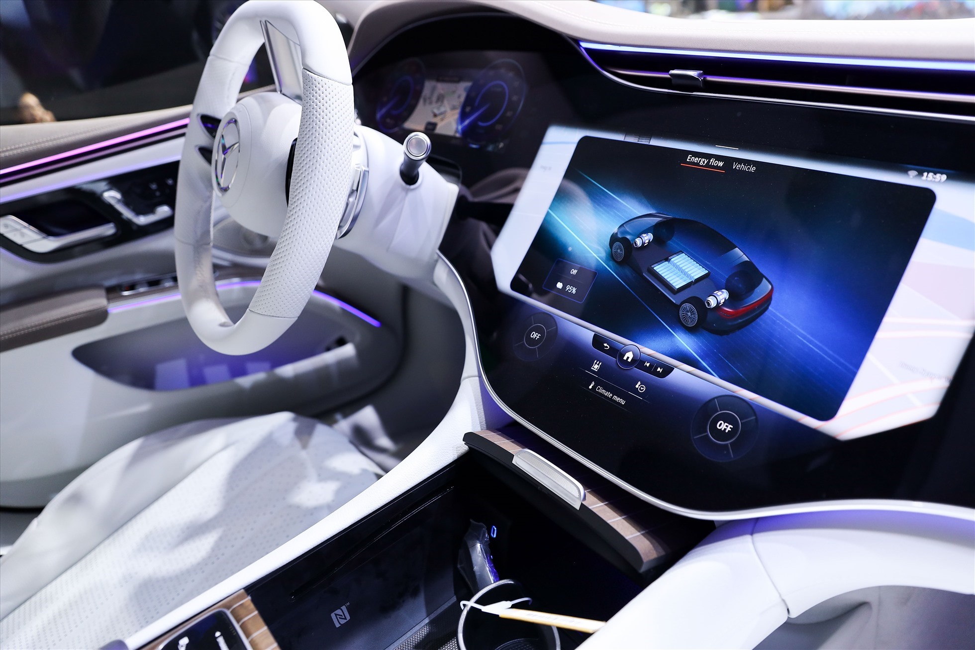 Theo IEA, thị phần của ôtô điện trên thị trường ôtô dự kiến sẽ tăng 18% trong năm nay. Ảnh: Lâm Anh.