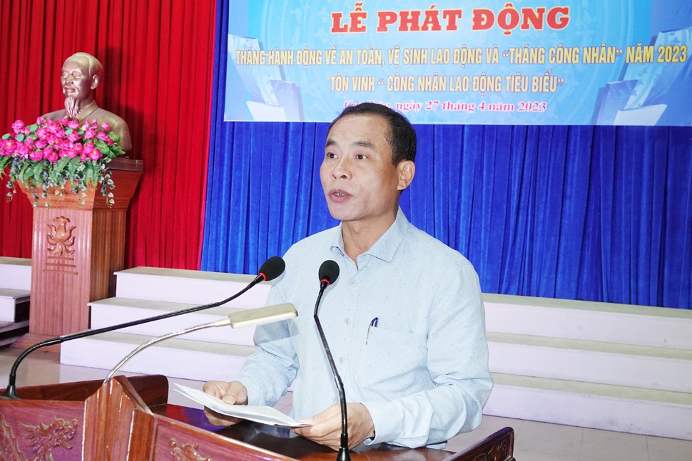 Ông Nguyễn Tiến Dũng - Phó Chủ tịch UBND huyện Can Lộc phát động Tháng Công nhân và Tháng hành động về ATVSLĐ năm 2023. Ảnh: Trần Tuấn.