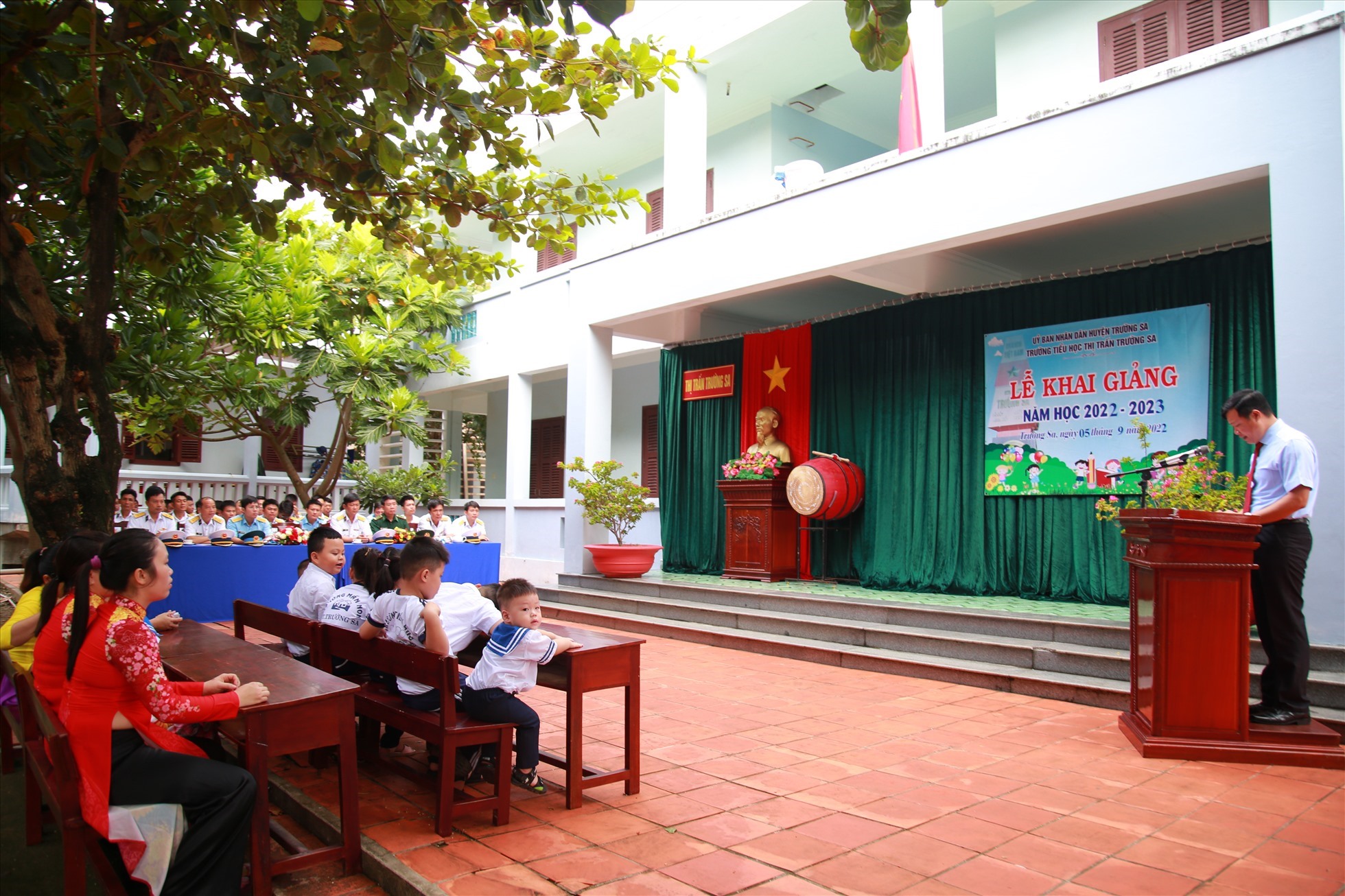 Lễ khai giảng năm học mới ở trường Tiểu học Thị trấn Trường Sa (huyện Trường Sa). Ảnh: Phương Linh