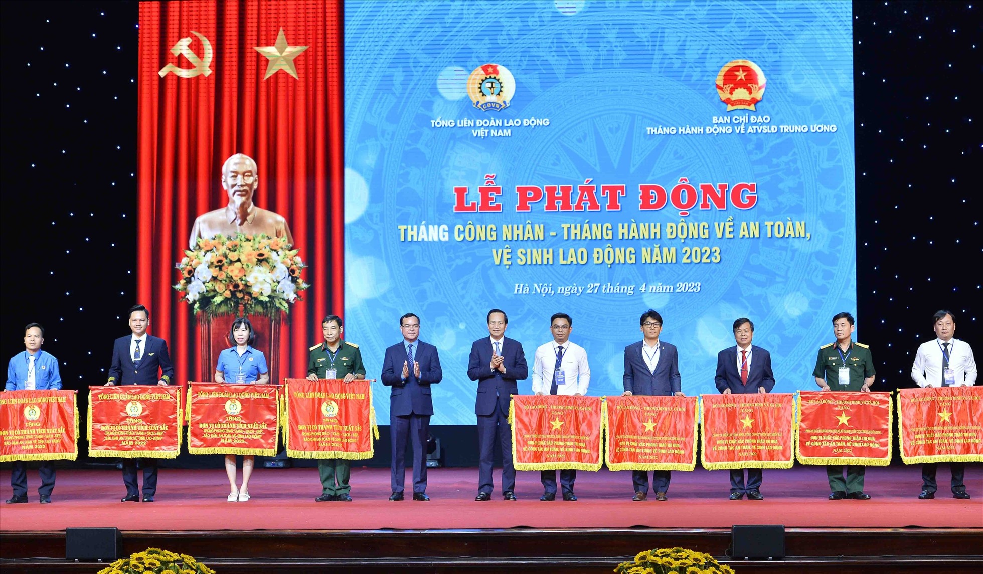 5 tập thể được nhận Cờ thi đua của Bộ LĐTBXH và 5 tập thể được nhận Cờ thi đua của Tổng LĐLĐ Việt Nam.