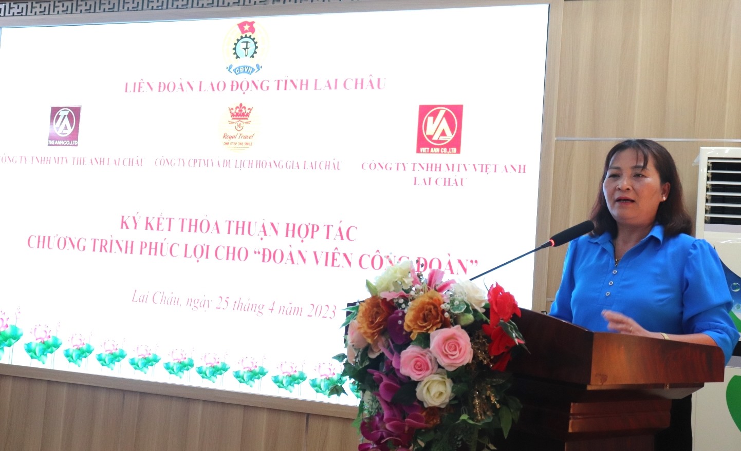 Bà Nguyễn Thị Thiện - Chủ tịch LĐLĐ tỉnh phát biểu tại chương trình ký kết thỏa thuận hợp tác. Ảnh: LĐLĐ tỉnh Lai Châu.