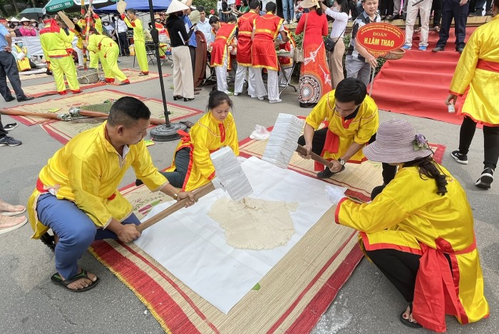 Sản phẩm bánh chưng, bánh giầy khi hoàn thành phải đạt tiêu chí về thẩm mỹ; bánh chưng phải chín rền, đảm bảo thơm ngon, mùi vị hấp dẫn; bánh giầy phải dẻo, mịn, trắng, bánh tròn, thành cao, bày trên mâm có dán chữ “Phúc” màu đỏ.