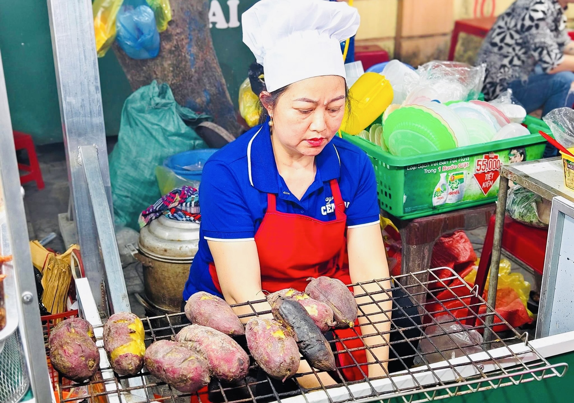 Các cửa hàng thực hiện nghiêm vấn đề an toàn thực phẩm. Ảnh: Quỳnh Trang