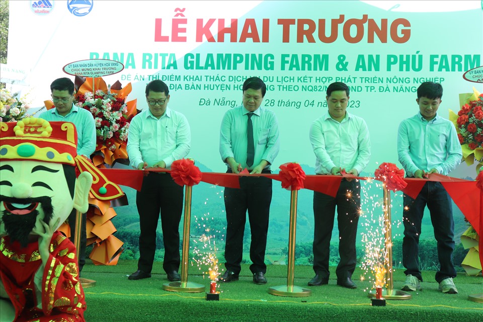 Lễ khai trương hai mô hình thí điểm khai thác dịch vụ du lịch kết hợp phát triển nông nghiệp. Ảnh: Nguyễn Linh