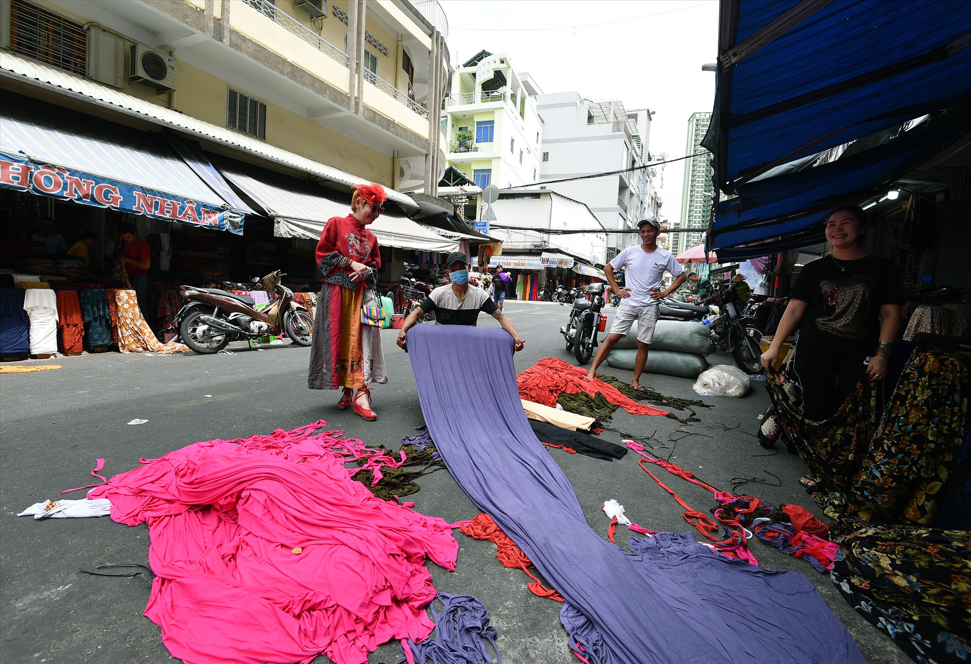 Soái Kình Lâm - một khu chợ vải có tiếng ở Sài Gòn.