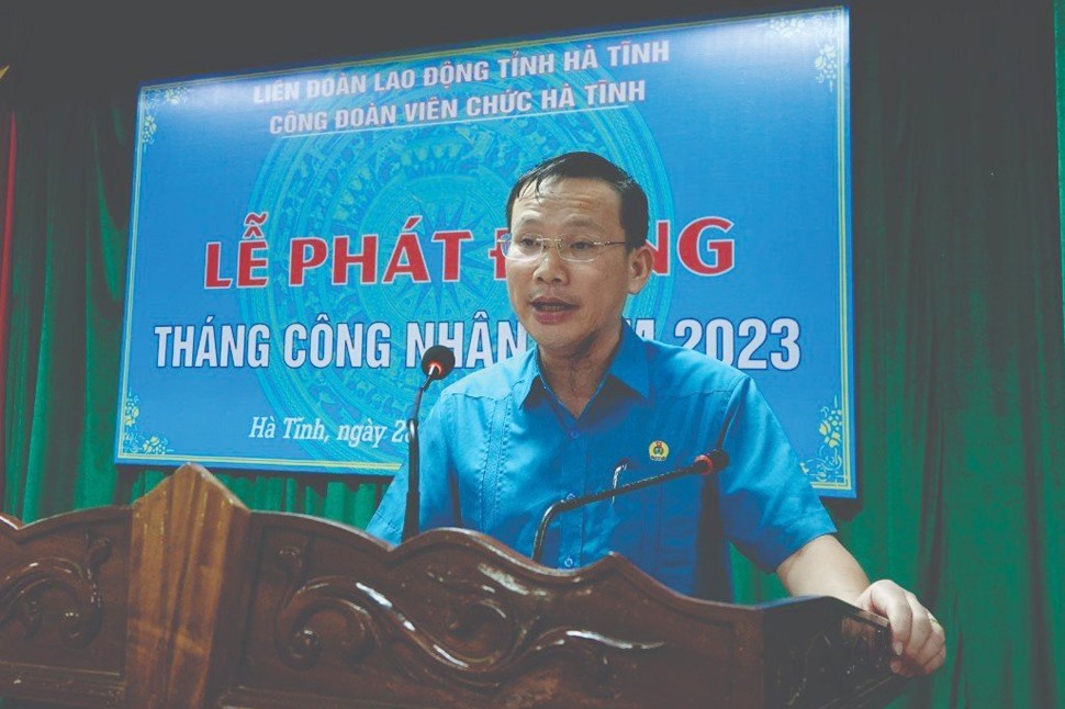 Ông Hà Văn Oanh - Chủ tịch Công đoàn Viên chức Hà Tĩnh phát động Tháng Công nhân năm 2023. Ảnh: Trần Tuấn.
