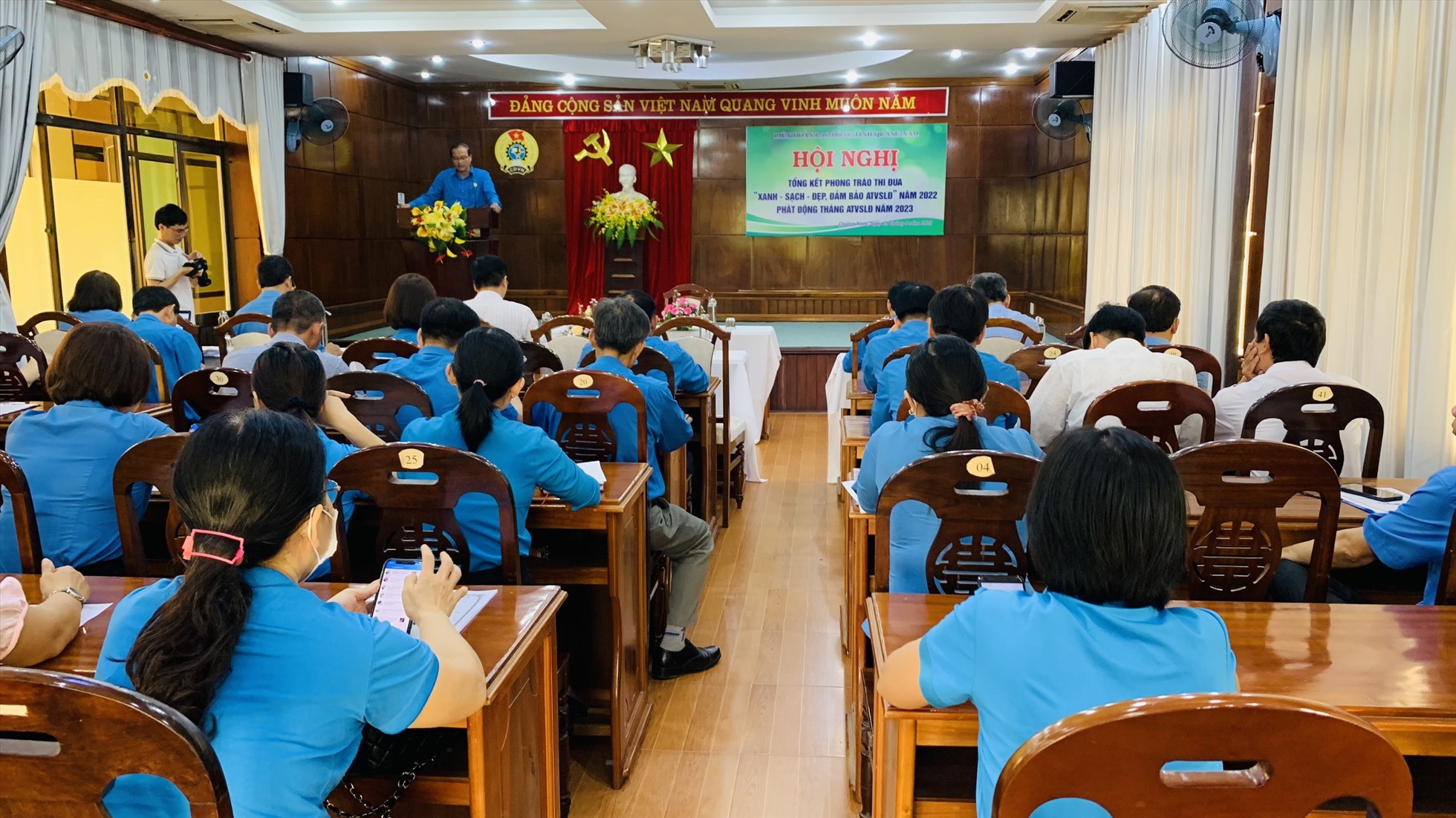 Quang cảnh hội nghị tổng kết thi đua “Xanh, sạch, đẹp, đảm bảo ATVSLĐ” 2022 tại Quảng Nam. Ảnh Hoàng Bin