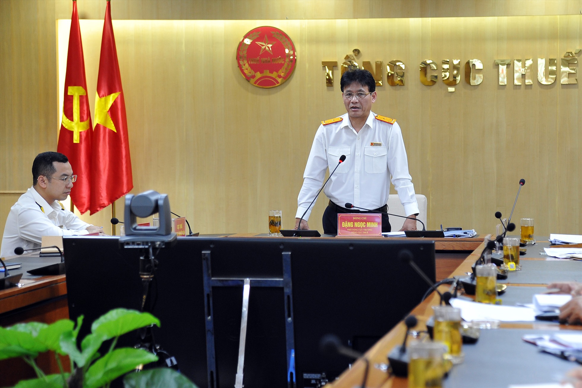 Phó Tổng cục trưởng Đặng Ngọc Minh trao đổi về Thuế tối thiểu toàn cầu. Ảnh: Tổng cục Thuế.