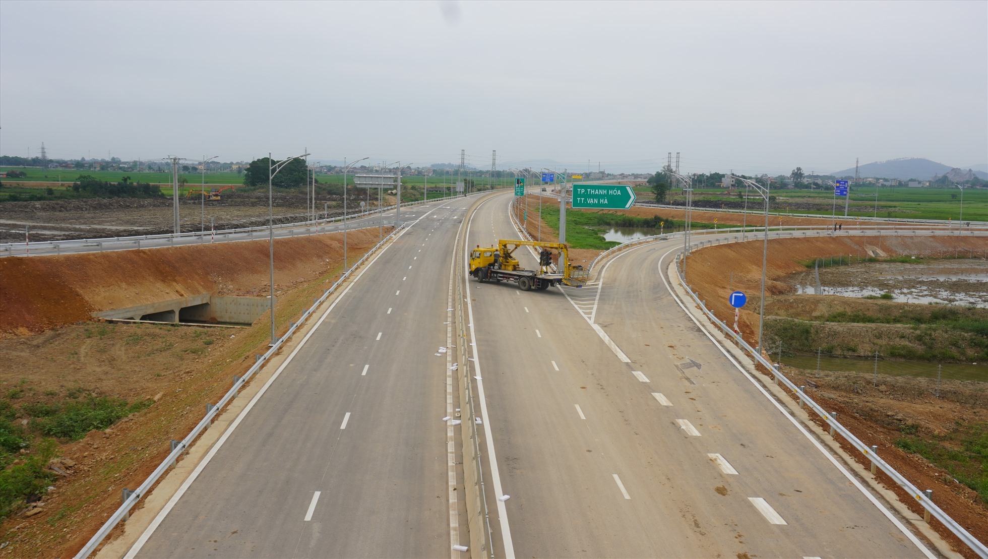 Dự án giao thông cao tốc Mai Sơn - QL45 cơ bản đã xong. Ảnh: Quách Du