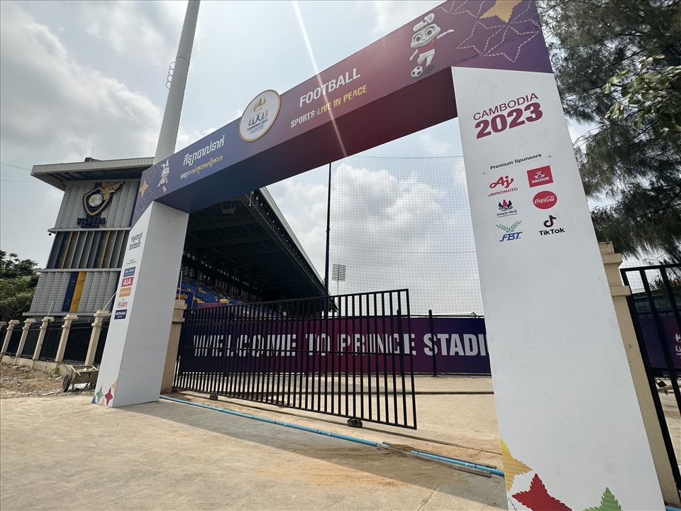 Prince, hay được giới mộ điệu bóng đá Campuchia gọi bằng cái tên thân thuộc Visakha, là một sân vận động (SVĐ) chuyên tổ chức các trận đấu bóng đá, có sức chứa 10.000 người, nằm ở vùng rìa trung tâm thủ đô Phnom Penh, và được Ban tổ chức SEA Games 32 chọn làm một trong 5 địa điểm thi đấu tổ chức môn bóng đá