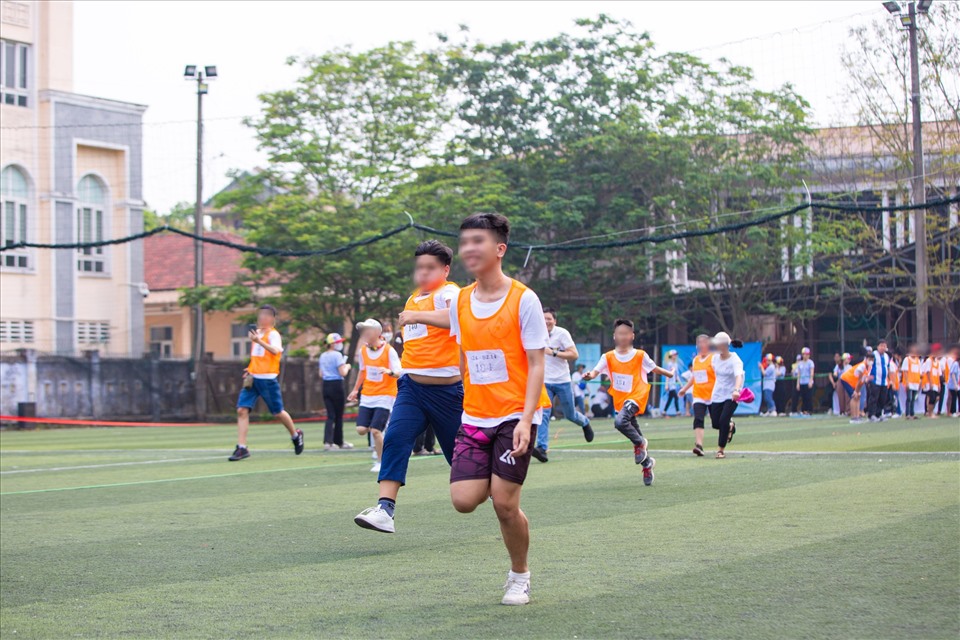 Trẻ tham gia bộ môn thi chạy tại sự kiện “Ngày hội thể thao thân thiện cho trẻ khuyết tật trí tuệ và khuyết tật phát triển 2023”.