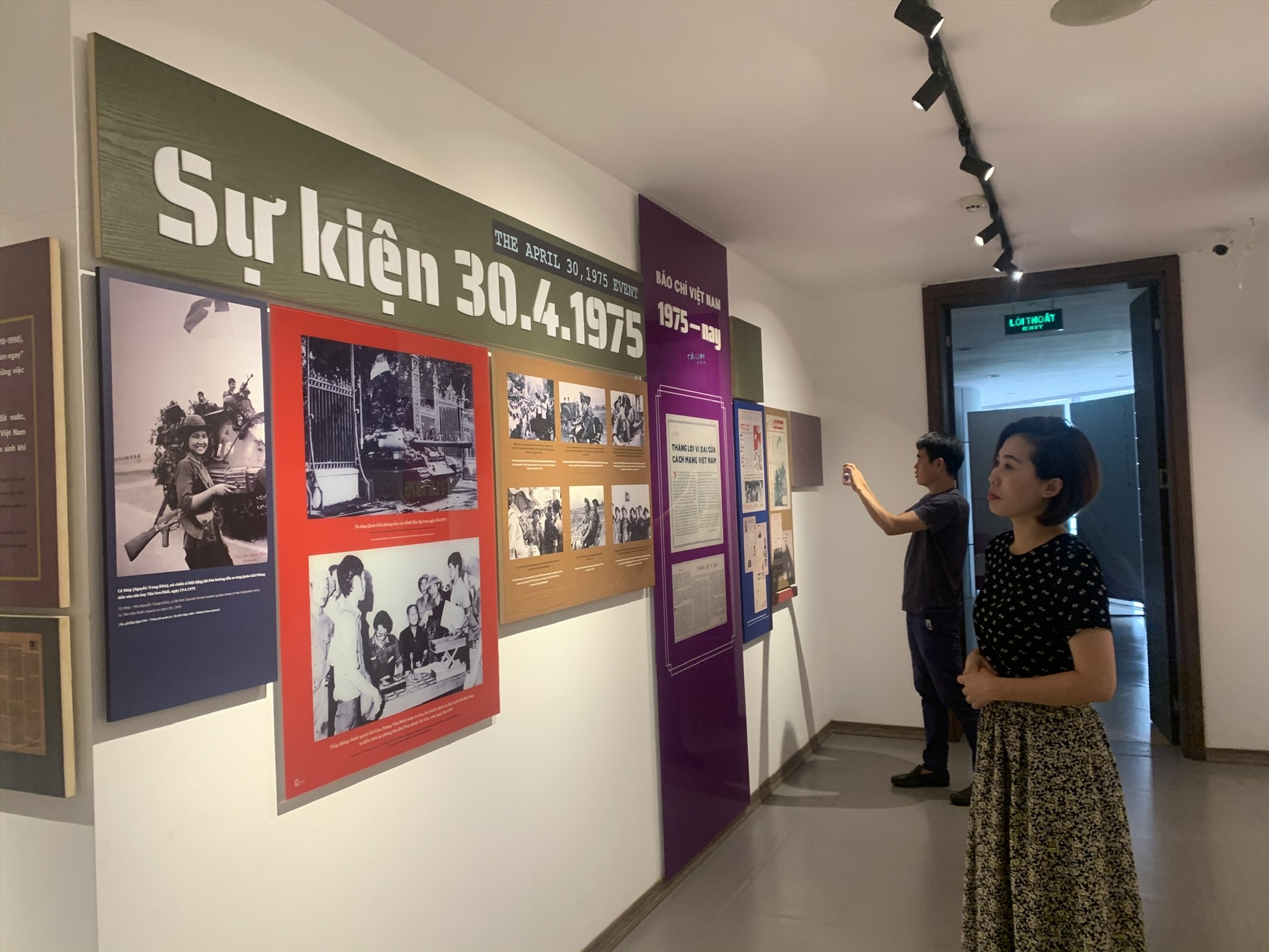 Gian trưng bày báo chí Việt Nam từ 1975-nay tại Bảo tàng Báo chí Việt Nam. Ảnh: Trần Vương