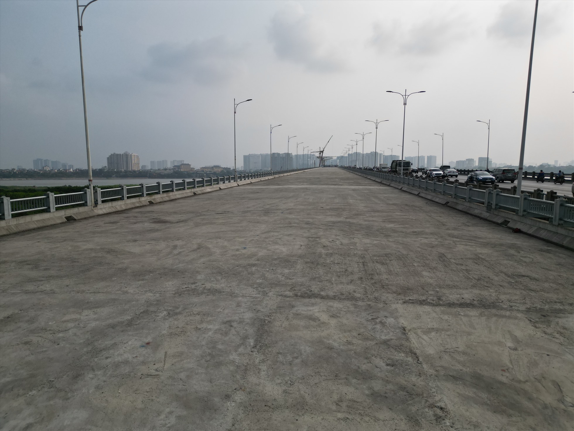 Sau khi hoàn thành giai đoạn 2, cầu Vĩnh Tuy sẽ là cầu có chiều rộng mặt cắt ngang lớn nhất Hà Nội với 8 làn xe ô tô (40 m).