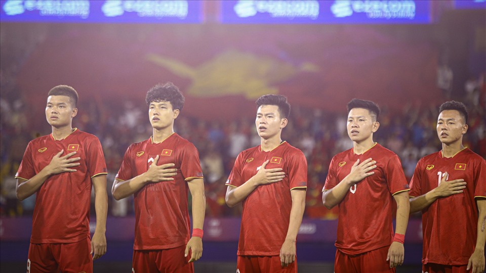 Tối 30.4, U22 Việt Nam có trận ra quân SEA Games 32 gặp đối thủ U22 Lào. Trước đối thủ bị đánh giá yếu hơn, U22 Việt Nam được kì vọng sẽ dễ dàng giành chiến thắng để lấy lại niềm tin từ người hâm mộ sau chuỗi 5 trận giao hữu toàn thua.