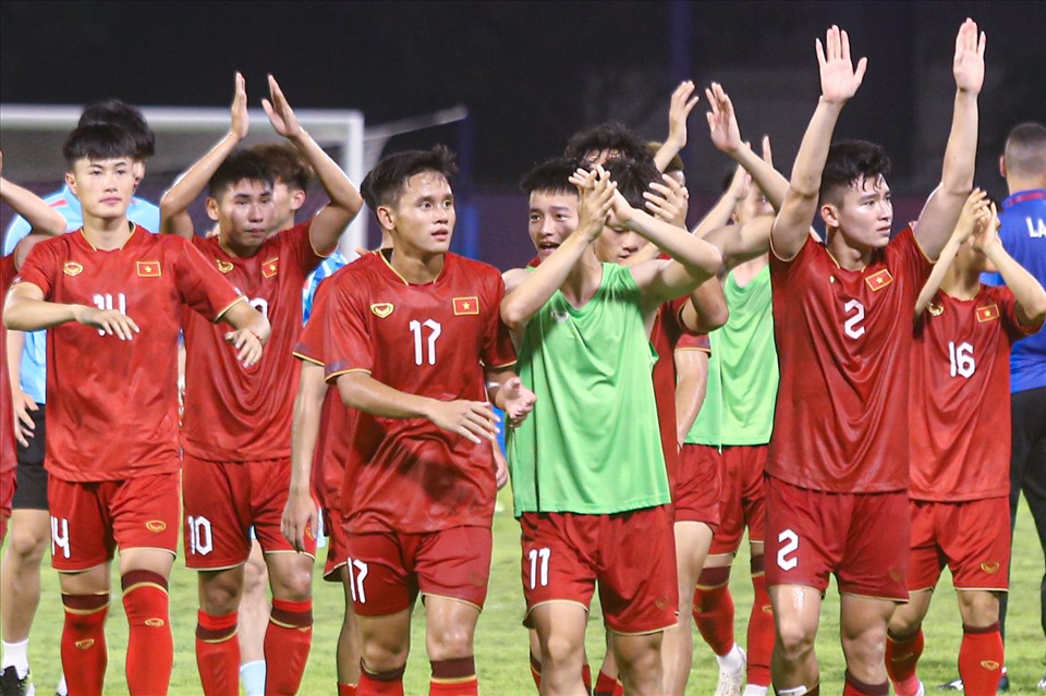 Chiến thắng 2-0 giúp U22 Việt Nam tạm đứng thứ 2 bảng B SEA Games 32. Ở trận đấu cùng ngày, U22 Thái Lan dễ dàng giành chiến thắng 3-1 trước U22 Singapore để vươn lên dẫn đầu bảng đấu này.